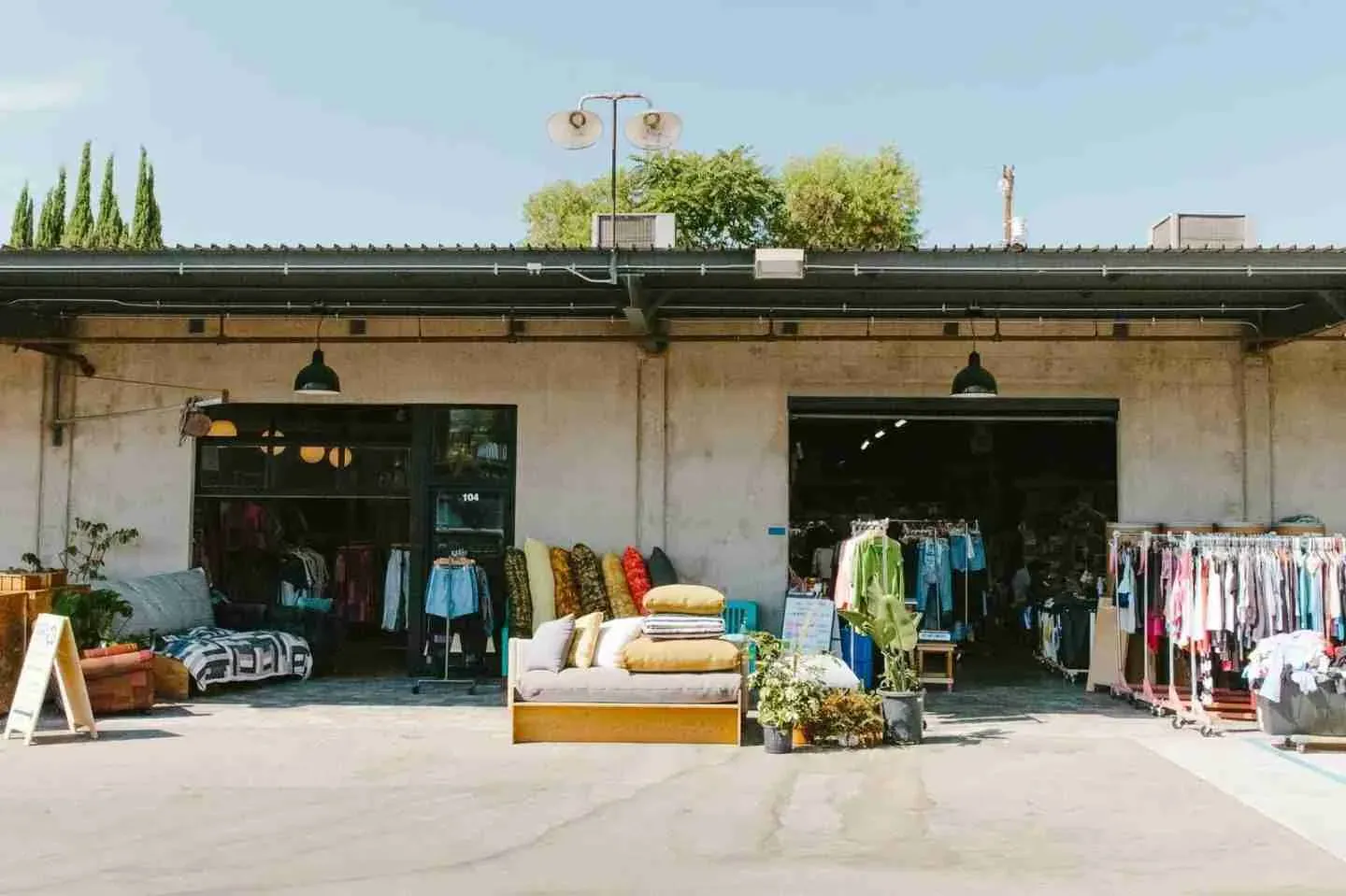 Suay Sew Shop: 無情火光照亮人性光輝